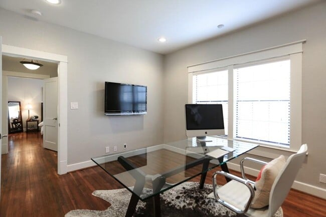 Building Photo - Newly Updated 3-Bedroom House in the Desir...