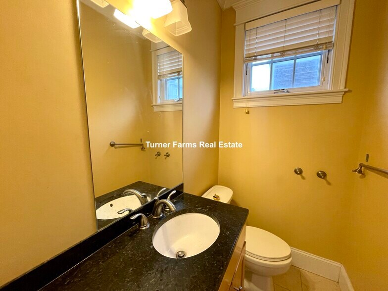 Building Photo - 15 Eldora St