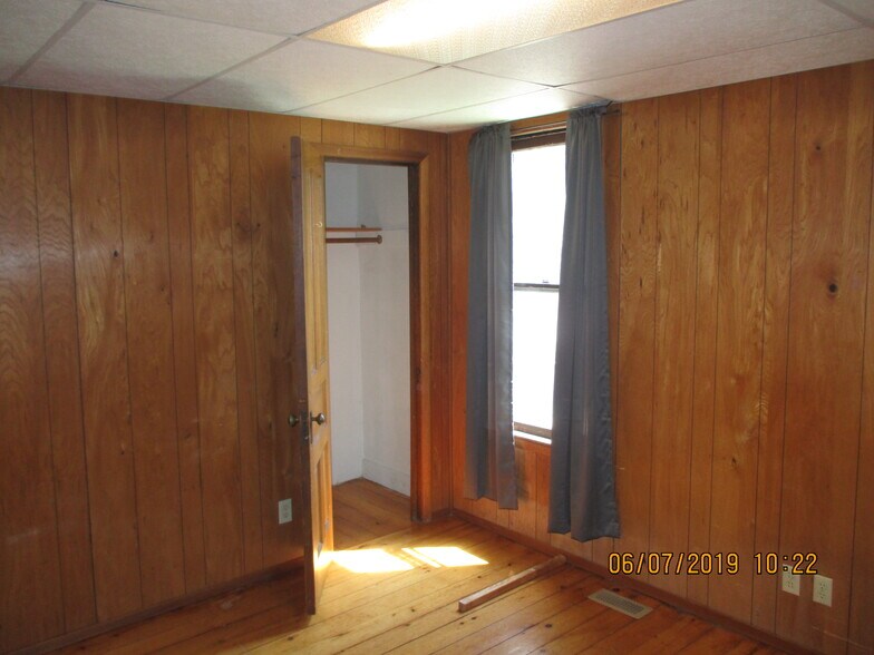 large bedroom - 514 9th St N