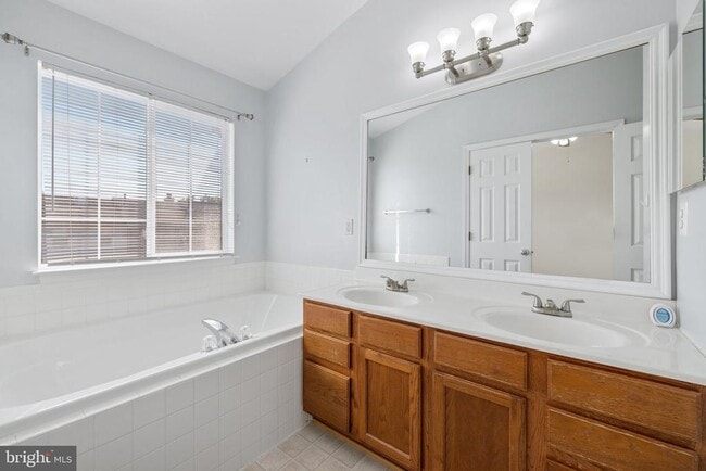 Building Photo - 8220 Ramseur Pl