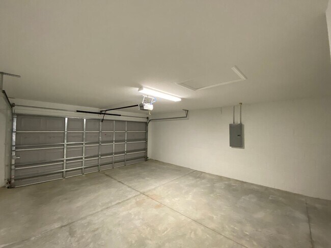 Building Photo - 52 Oak Cir