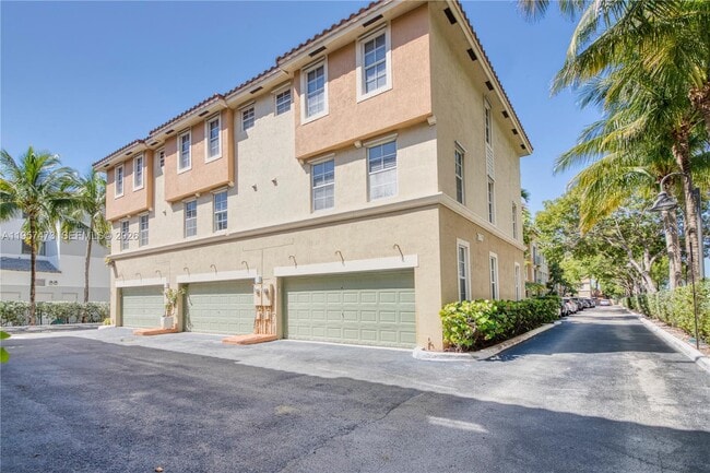 Building Photo - 2067 S Ocean Dr