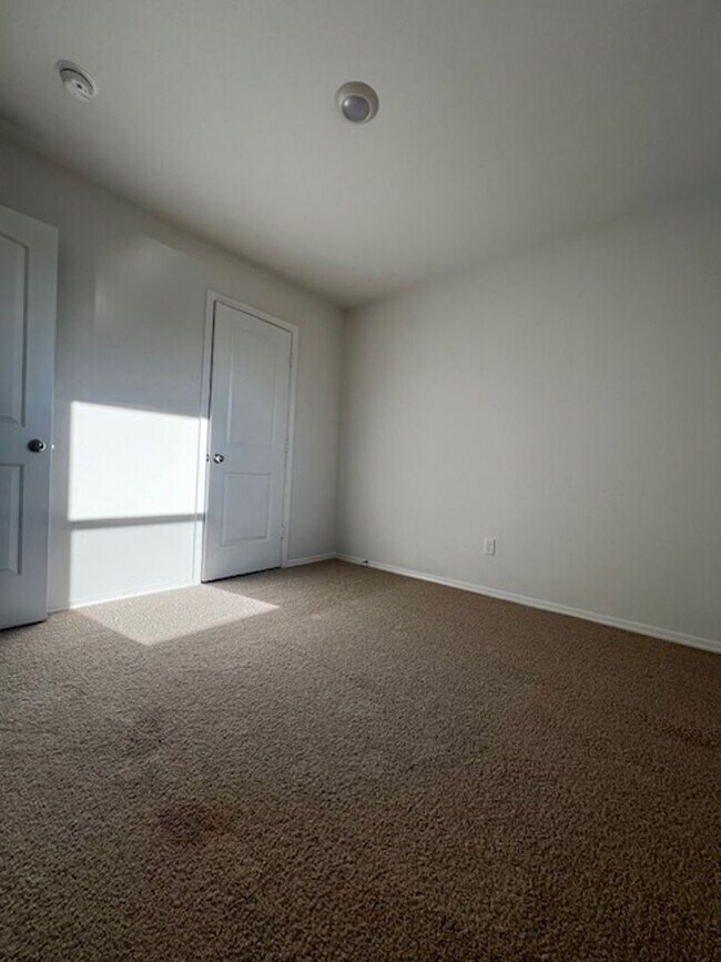 Building Photo - 5120 Red Fox Trl