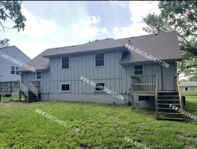 Building Photo - 120 S Julia St
