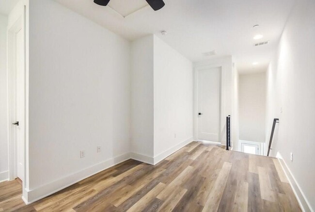 Building Photo - 607 W St Johns Ave