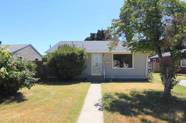 Primary Photo - 2 bed, 1 bath home in Kennewick