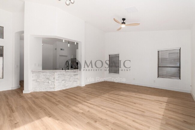 Building Photo - 1567 E Black Diamond Dr