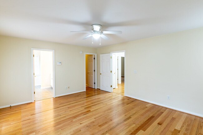 Building Photo - Single Family Home Minutes to DTWN/UVA Area