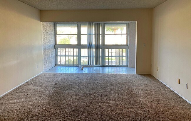 Building Photo - 987 Sonesta Ave NE