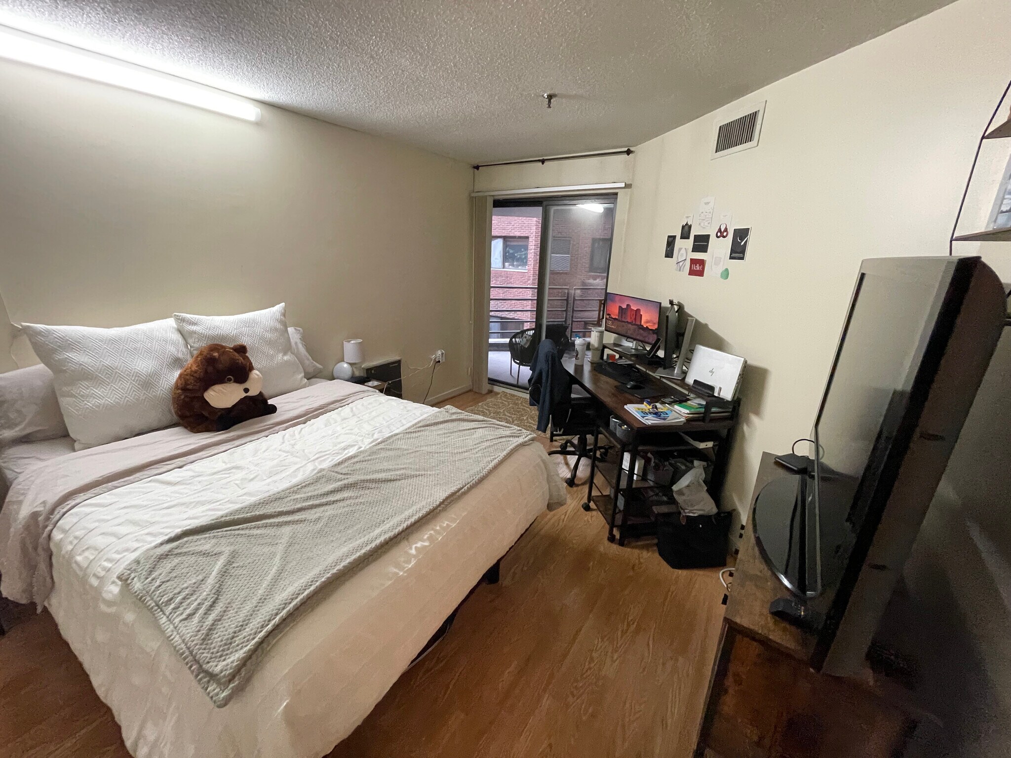 Building Photo - 147 Kelton St