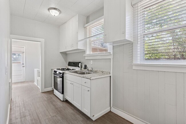 Building Photo - 3754 S Delaware St