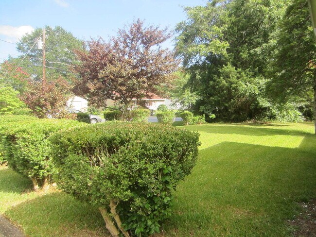 Building Photo - Hidden Enclave of Ranch Style Homes