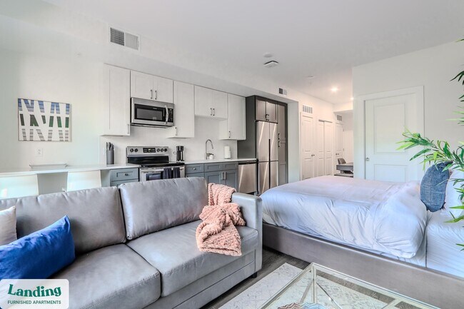 Building Photo - 210 E Green St