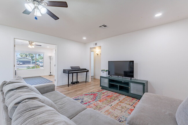 Building Photo - 651 E Kael Cir