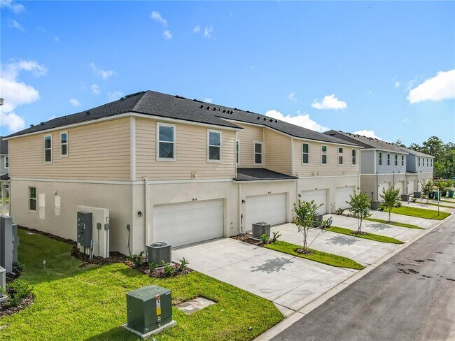 Building Photo - 9824 Walkway Dr
