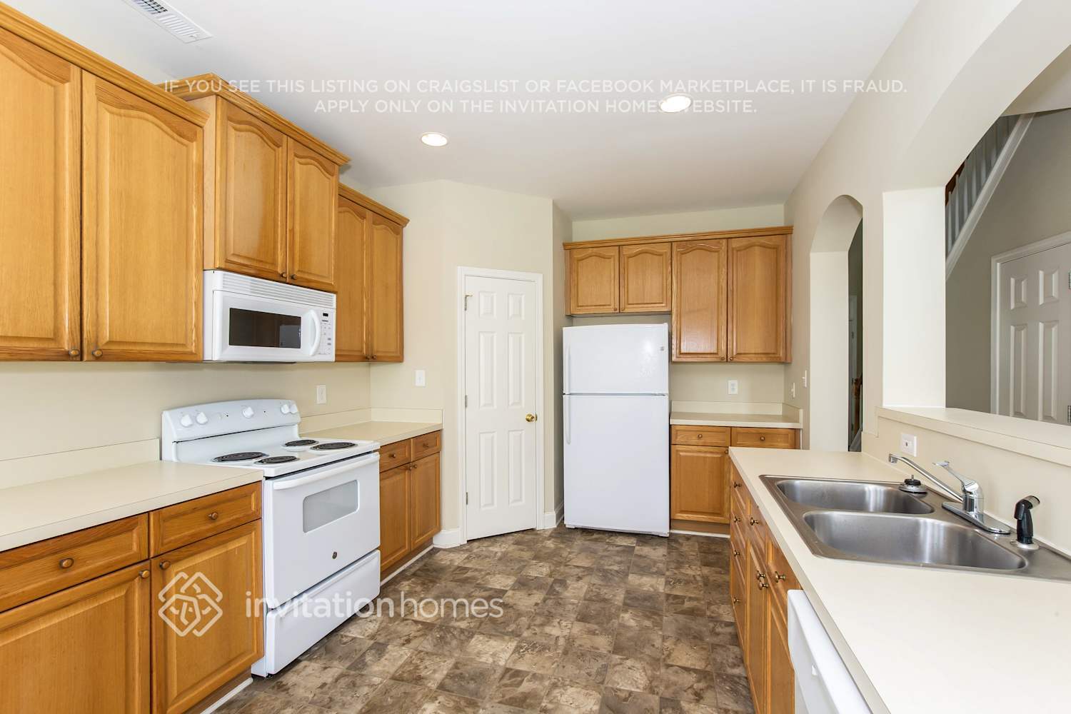 Building Photo - 9011 Magna Ln