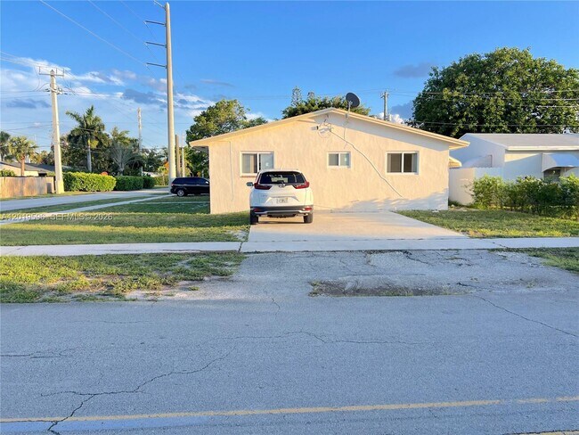 Building Photo - 1826 N 22nd Ave