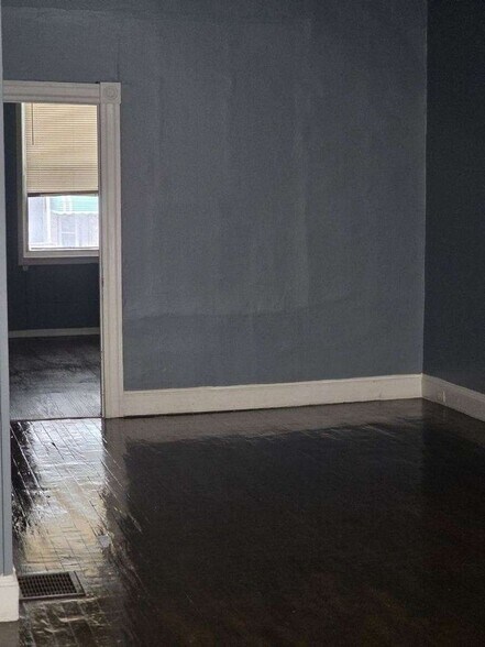 Building Photo - 406 S Macon St.