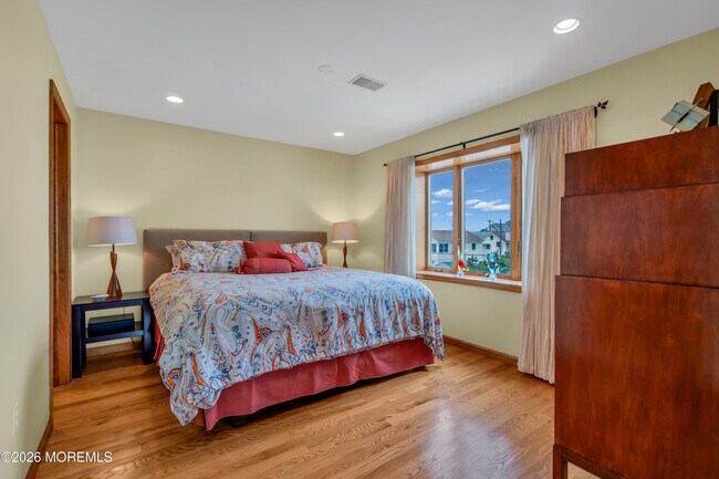 Building Photo - 573 Tarpon Ave