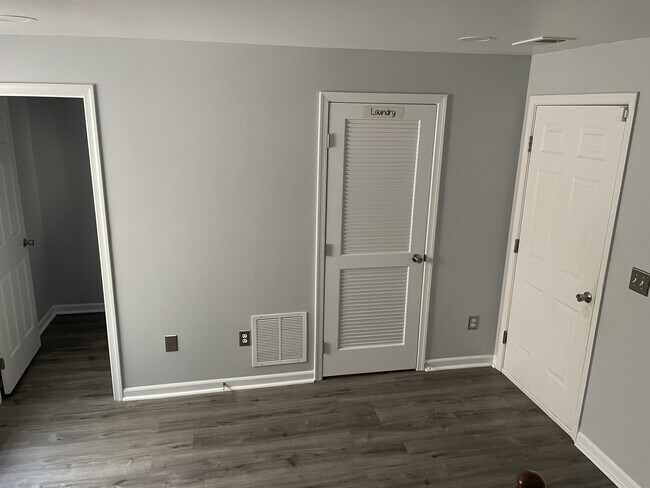 Building Photo - 2068 Lockwood Dr