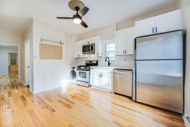 Building Photo - 100 W 17th St