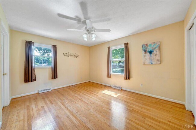 Building Photo - 405 Oakland Cir