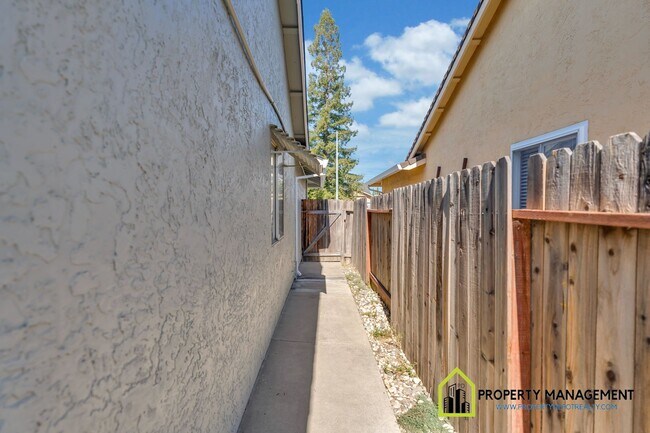 Building Photo - Beautifully Remodeled 3-Bedroom Home for Rent