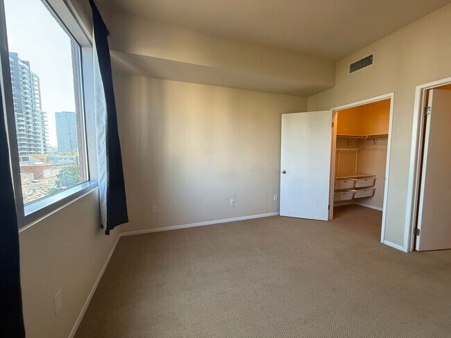 Building Photo - Downtown Condo in the Heart of San Diego!