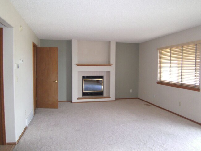 Building Photo - 525 Sinton Ave
