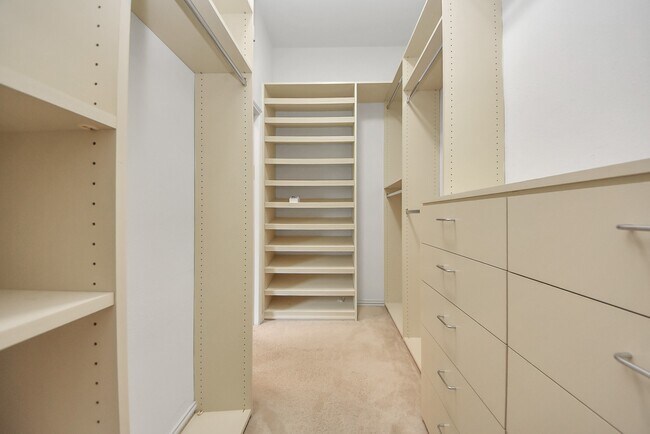 Building Photo - 18403 Sierra Falls Ct