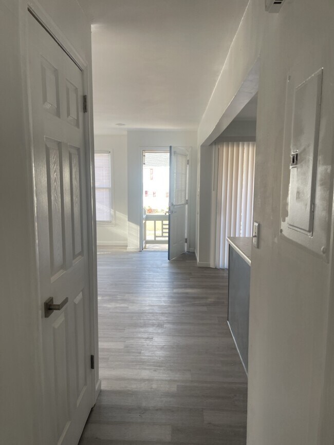 Building Photo - 2705 Lantern Walk SE