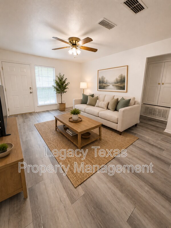Building Photo - 705 Miracle Ln