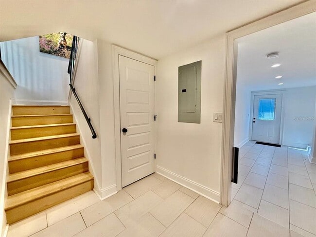 Building Photo - 162 E Davis Blvd