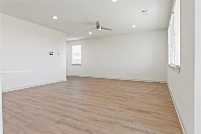 Building Photo - 530 Wilshire Rd