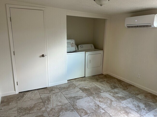 Building Photo - Cozy 3 bedroom 2 bathroom home in Mesa