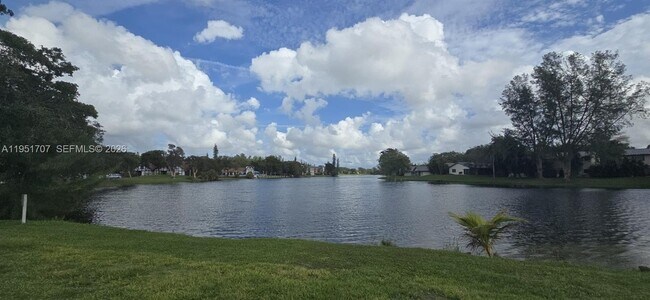 Building Photo - 3680 Inverrary Dr