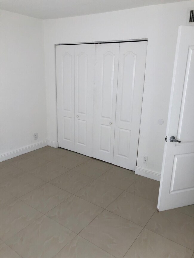 Building Photo - 110 SE 2nd St