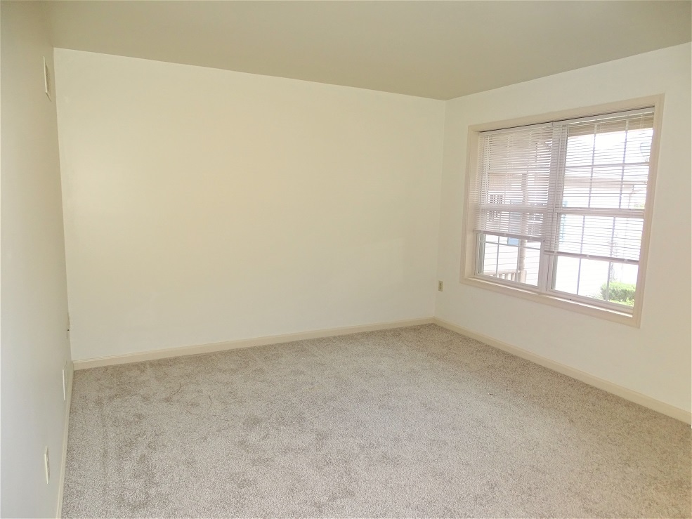 Building Photo - 822 Woodridge Dr