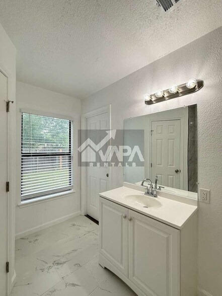 Building Photo - 7135-7135 Grassy Trail