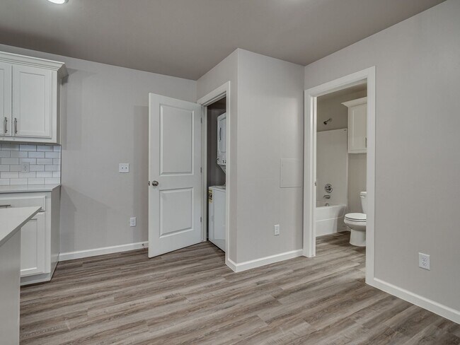 Building Photo - Very Nice 4 Bedroom 2 Bath Duplex in Oakdale Schools - Lawn Care Included