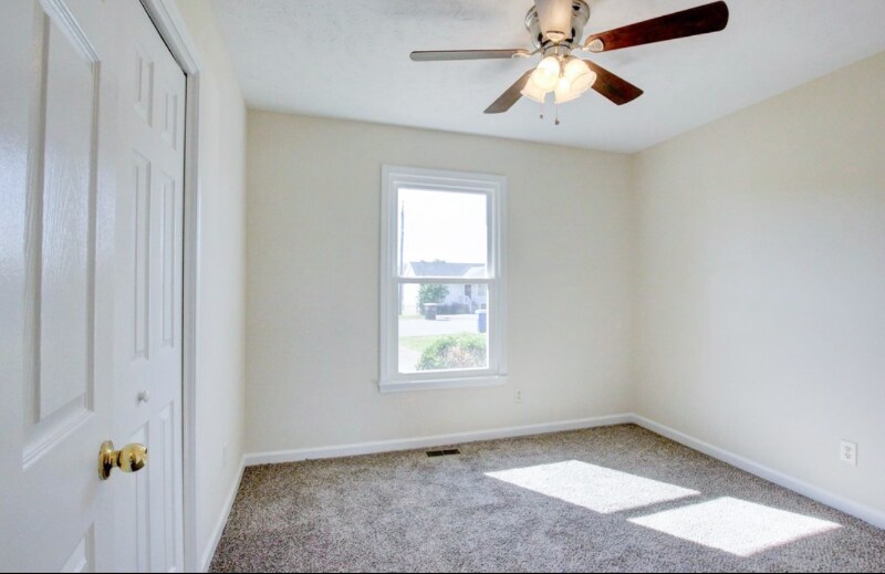 Building Photo - 1065 Bobcat Dr