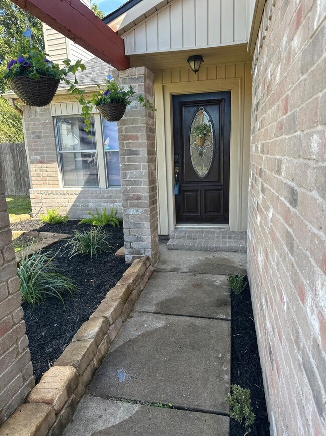 Building Photo - 18326 Autumn Trails Ln