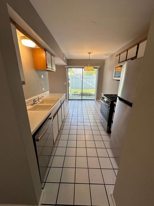 Building Photo - 710 Whitesail Dr