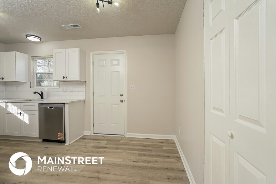 Building Photo - 1724 Hertford St