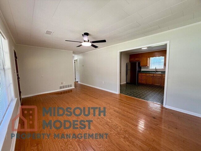 Building Photo - Welcome to this 3 Bedroom/1 Bathroom Home in Paragould AR - $1,200/month