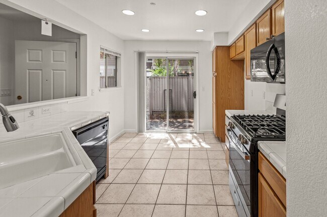 Building Photo - 6125 Lambeck Ln