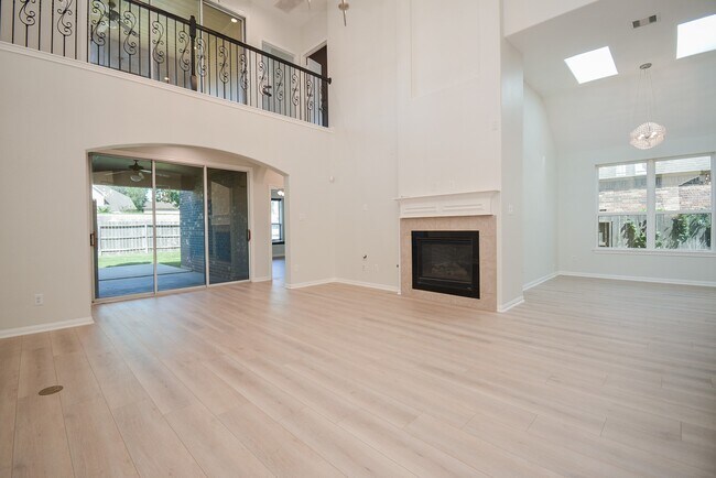Building Photo - 6403 Edinburgh Ct