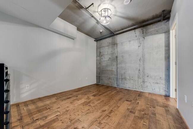 Building Photo - 353 E Bonneville Ave