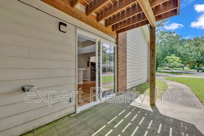Building Photo - 1201 Magnolia Pl