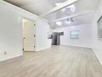 Building Photo - 1014 1/2 E 38th St